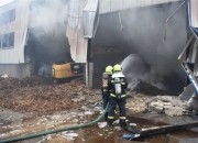 东岳硅材(300821.SZ)：公司合成三期B床发生一起火灾事故 未造成人员伤亡