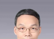 新华保险：执行董事、总裁张泓辞职