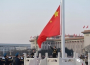 中国式浪漫！12.3万人齐聚天安门广场观看升旗仪式