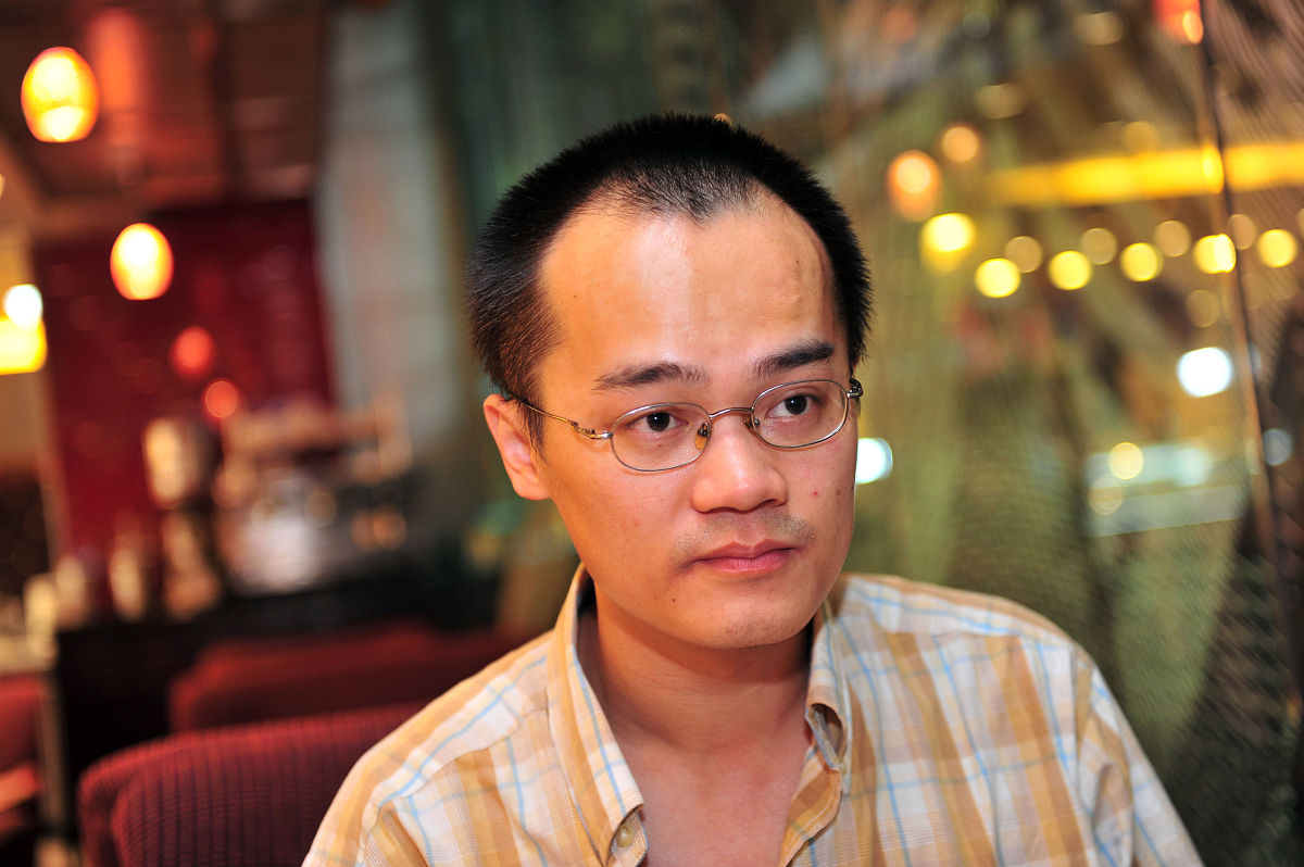 爱克股份董事冯仁荣减持1400股