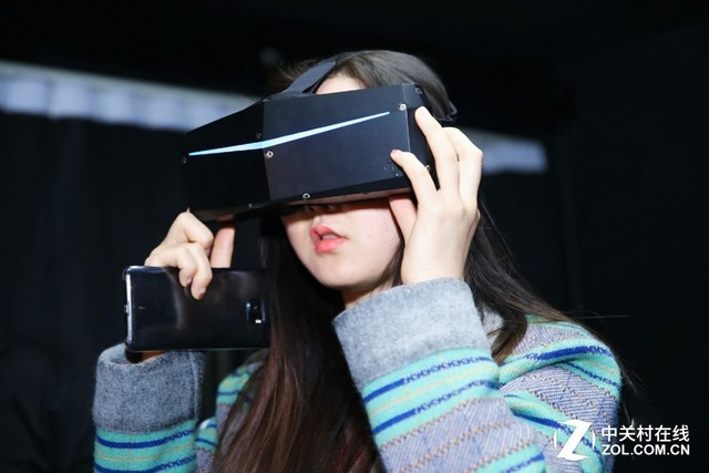康冠科技：公司子品牌FPD旗下VR眼镜产品是公司推出的首款VR产品
