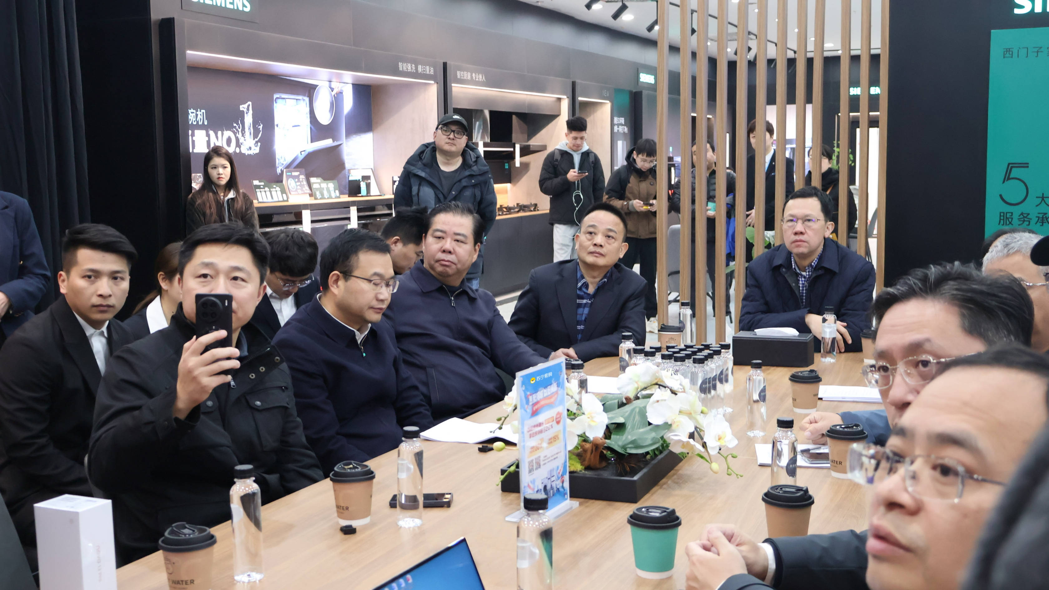 商务部：推动更多外贸企业加入“以旧换新”