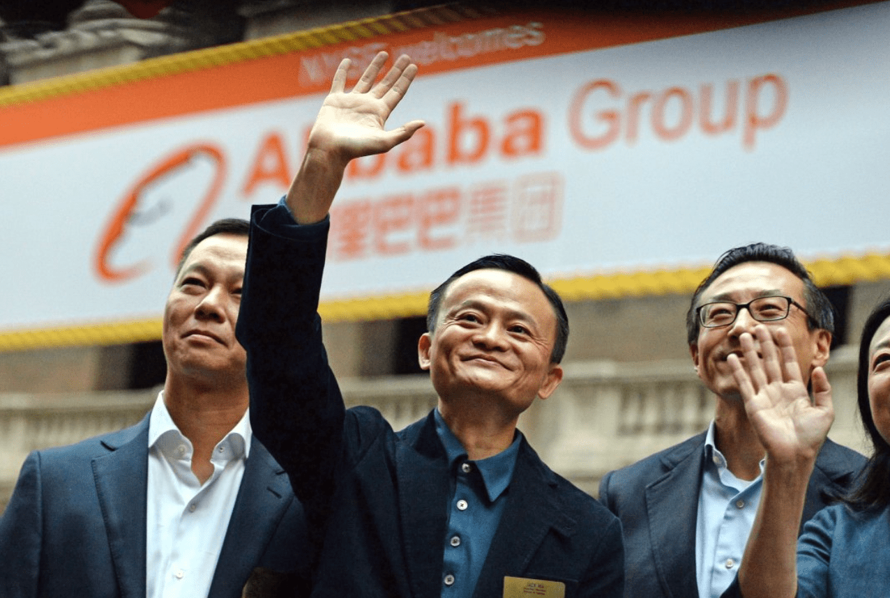 新澳股份董事刘培意减持2万股，减持金额12.24万元