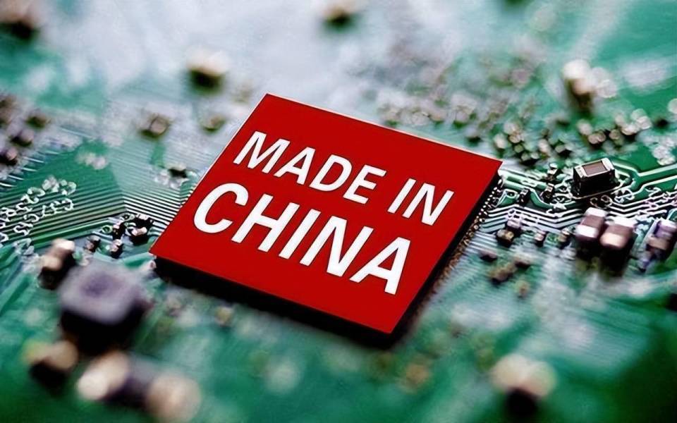 马斯克发起成立新政党投票，80%人赞成！特朗普：将很快公布下任美联储主席！特斯拉股价反弹，美股美元齐涨，全球大型机构从美国撤资
