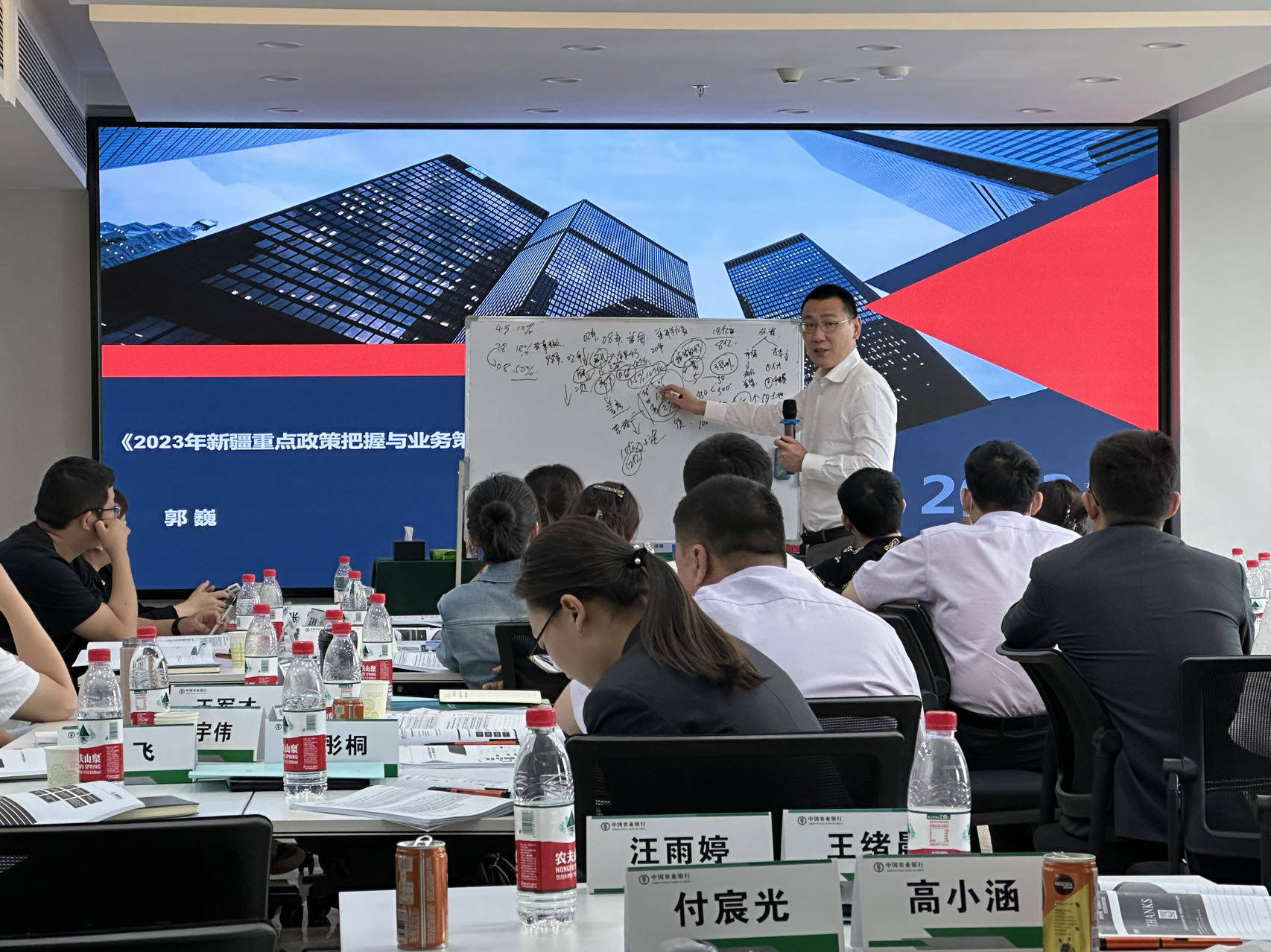 华富基金何嘉楠：票息策略打底 把握波段操作机会