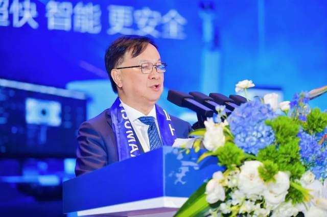 机器人：公司现有研发及设计人员约2000余人