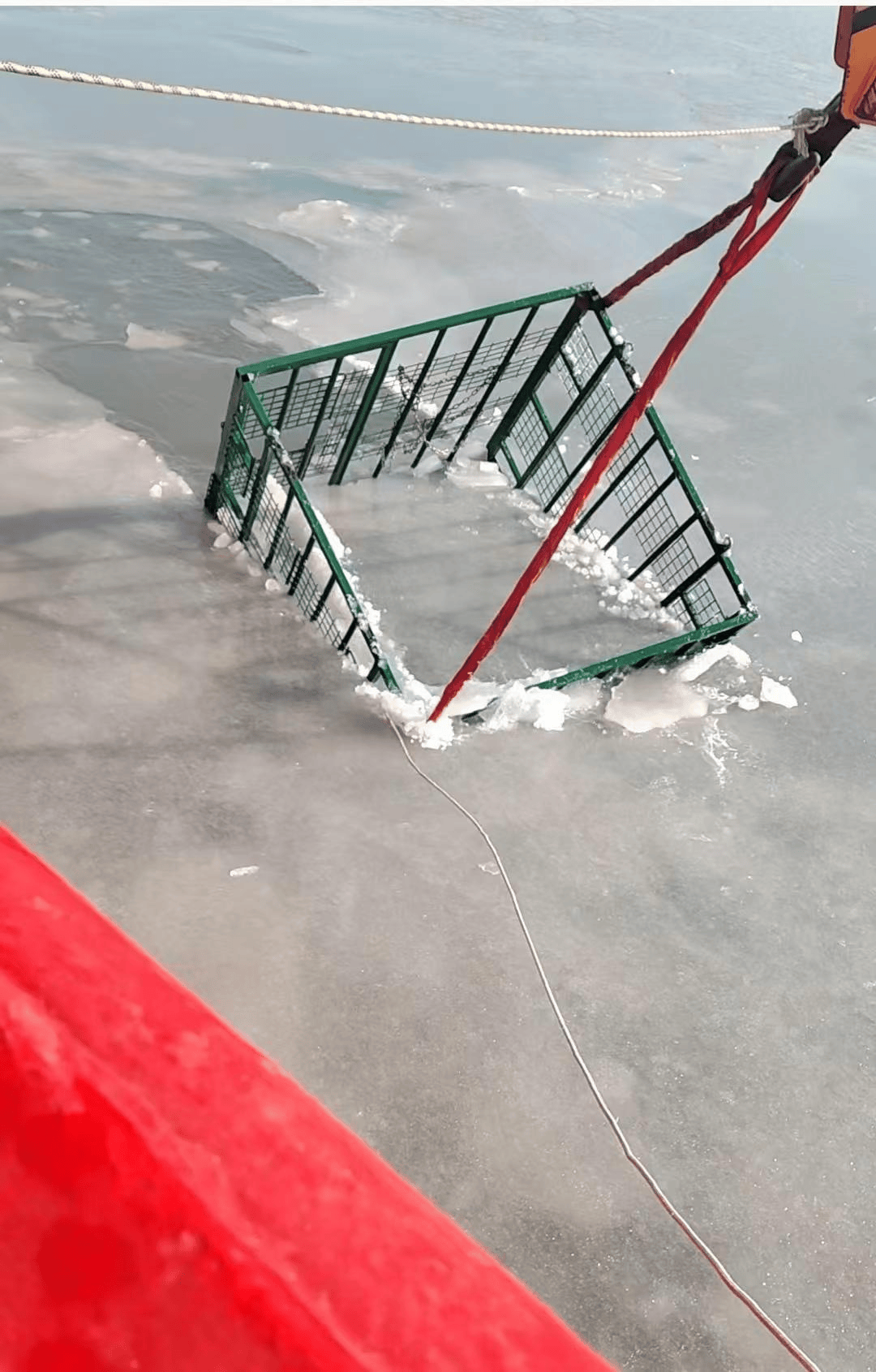 无人机“厘米级”观测南极着地冰崖崩解过程