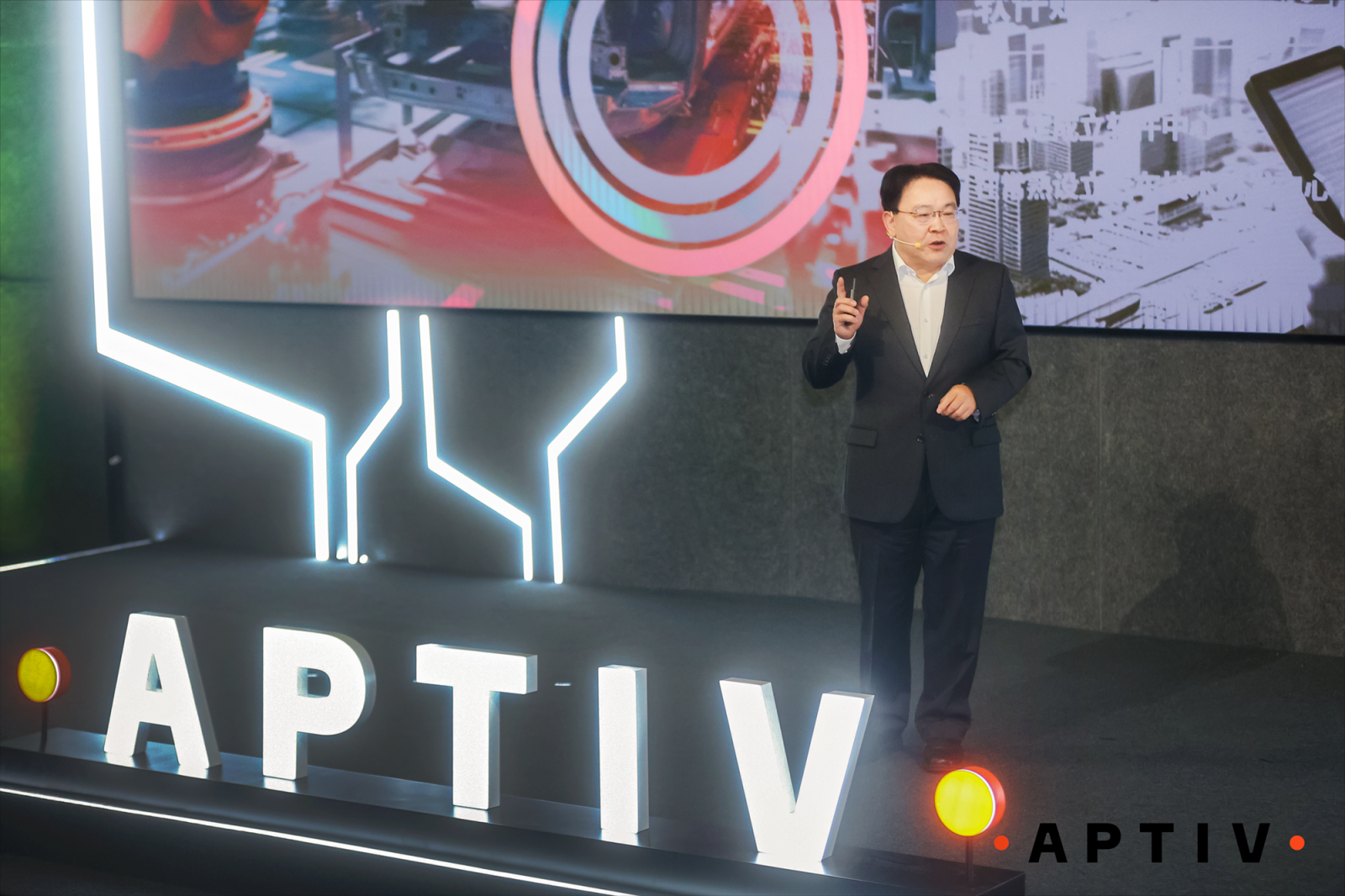 *ST波导：深圳波导智慧科技有限公司是宁波波导股份有限公司的控股子公司，波导股份持有其51%的股权