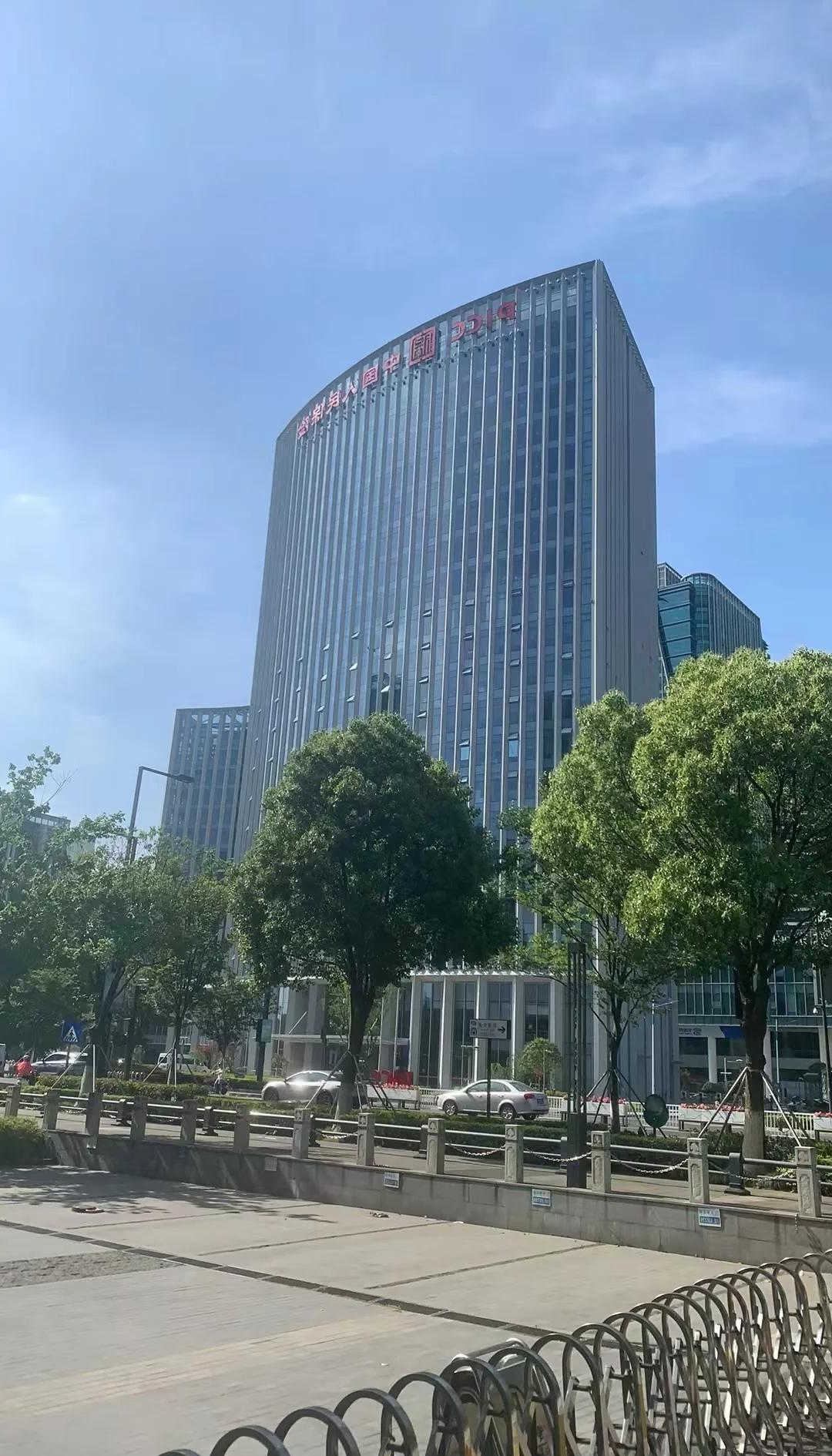 2025年中国智慧医院行业：健康中国战略下的新机遇_人保车险,拥有“如意行”驾乘险，出行更顺畅！