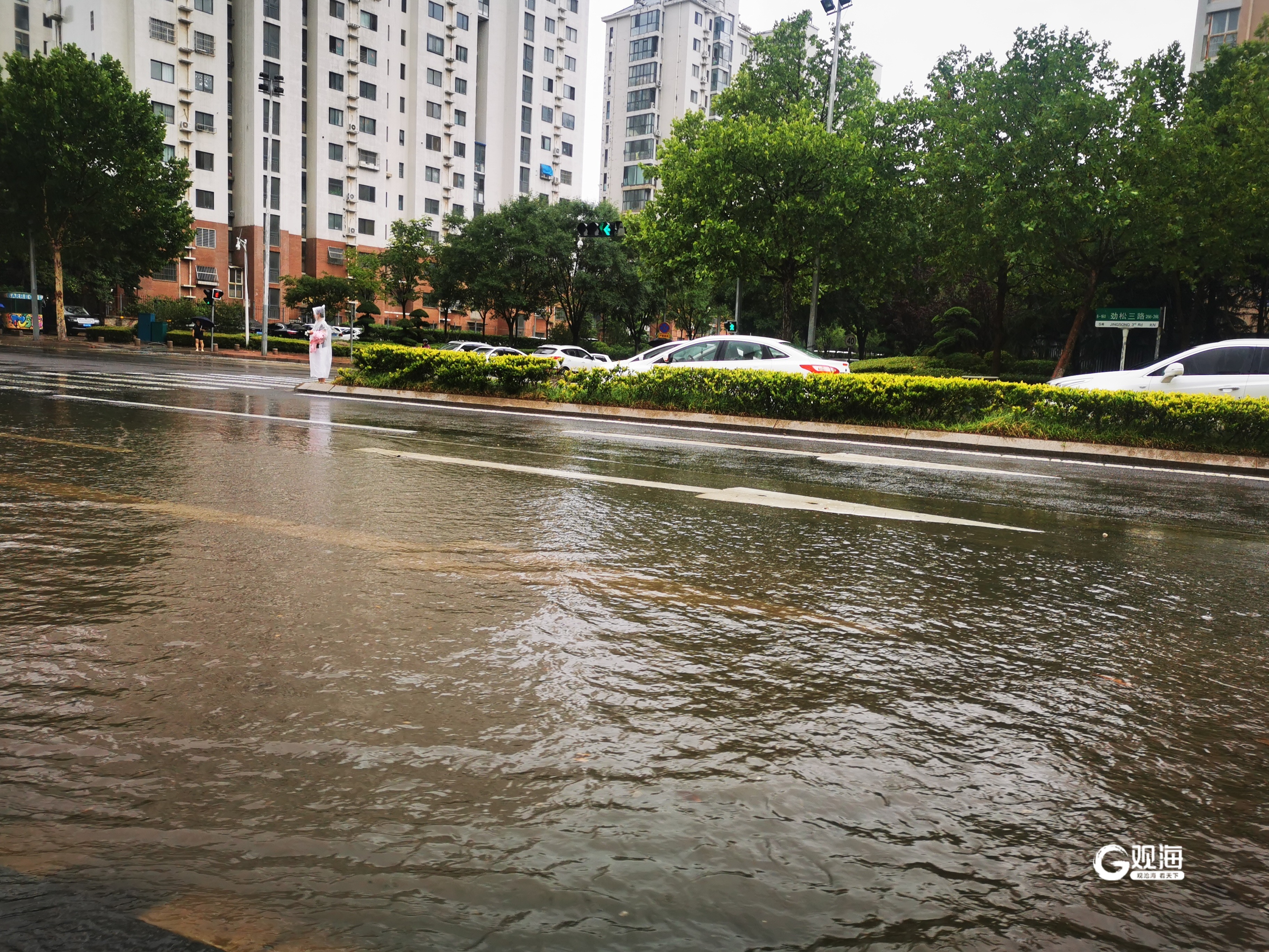 青海西宁升级暴雨橙色预警信号为暴雨红色预警信号