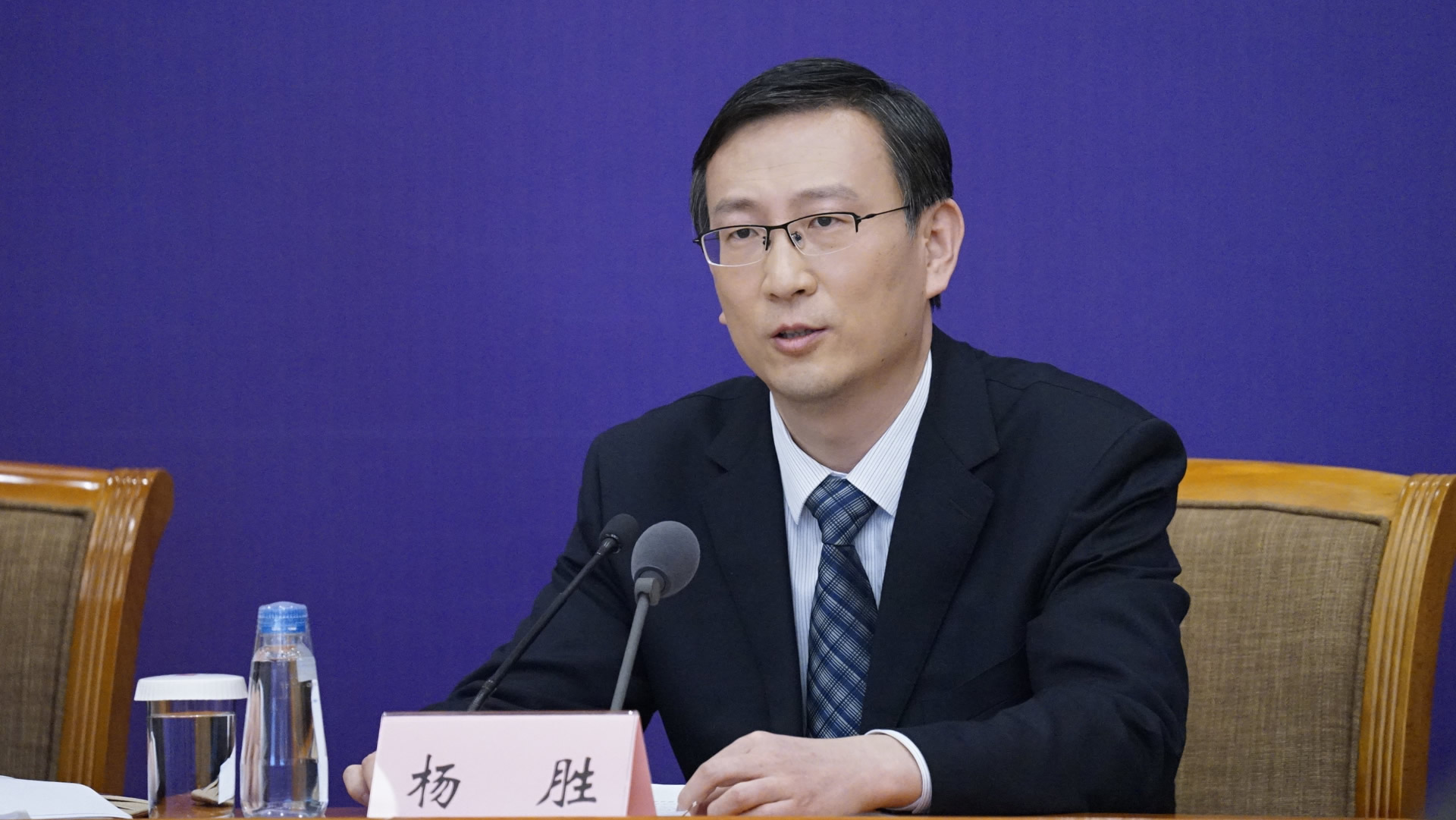 国家药监局副局长黄果在四川调研放射性药品研发工作