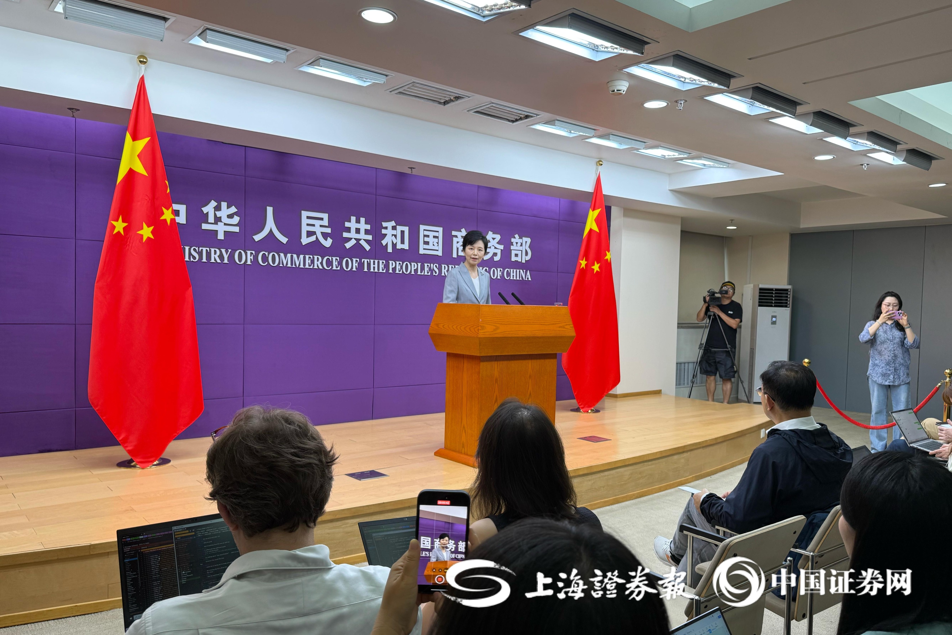 商务部：将继续全力支持海南自贸港建设，将海南自贸港打造成引领我国新时代对外开放的重要门户