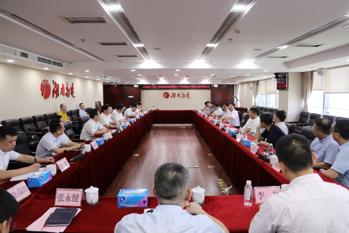 一汽解放与临工集团签署战略合作协议