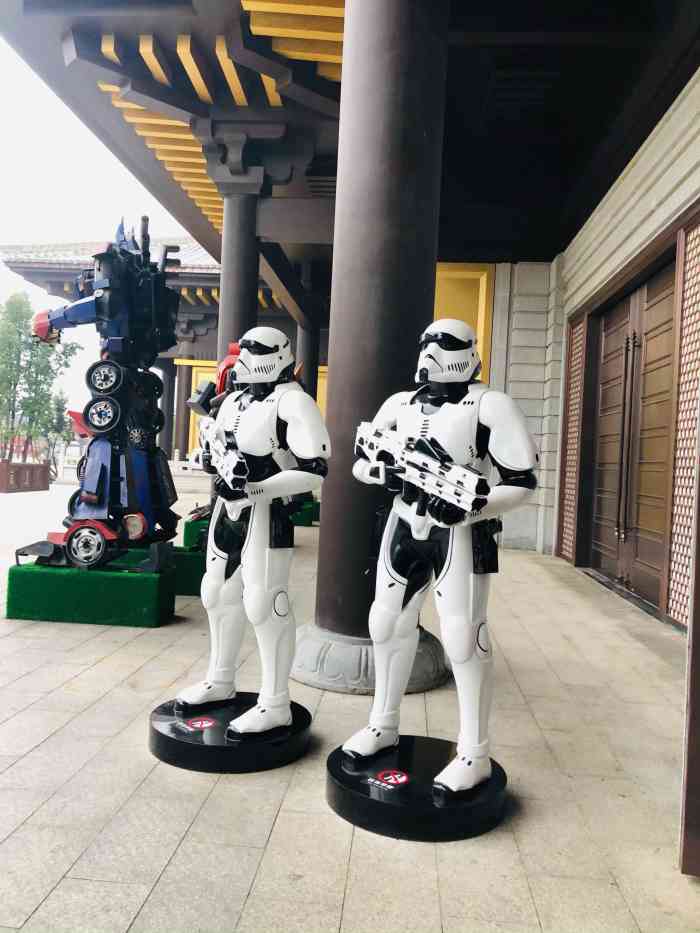 “极蛙”机器人在北极成功“探冰”