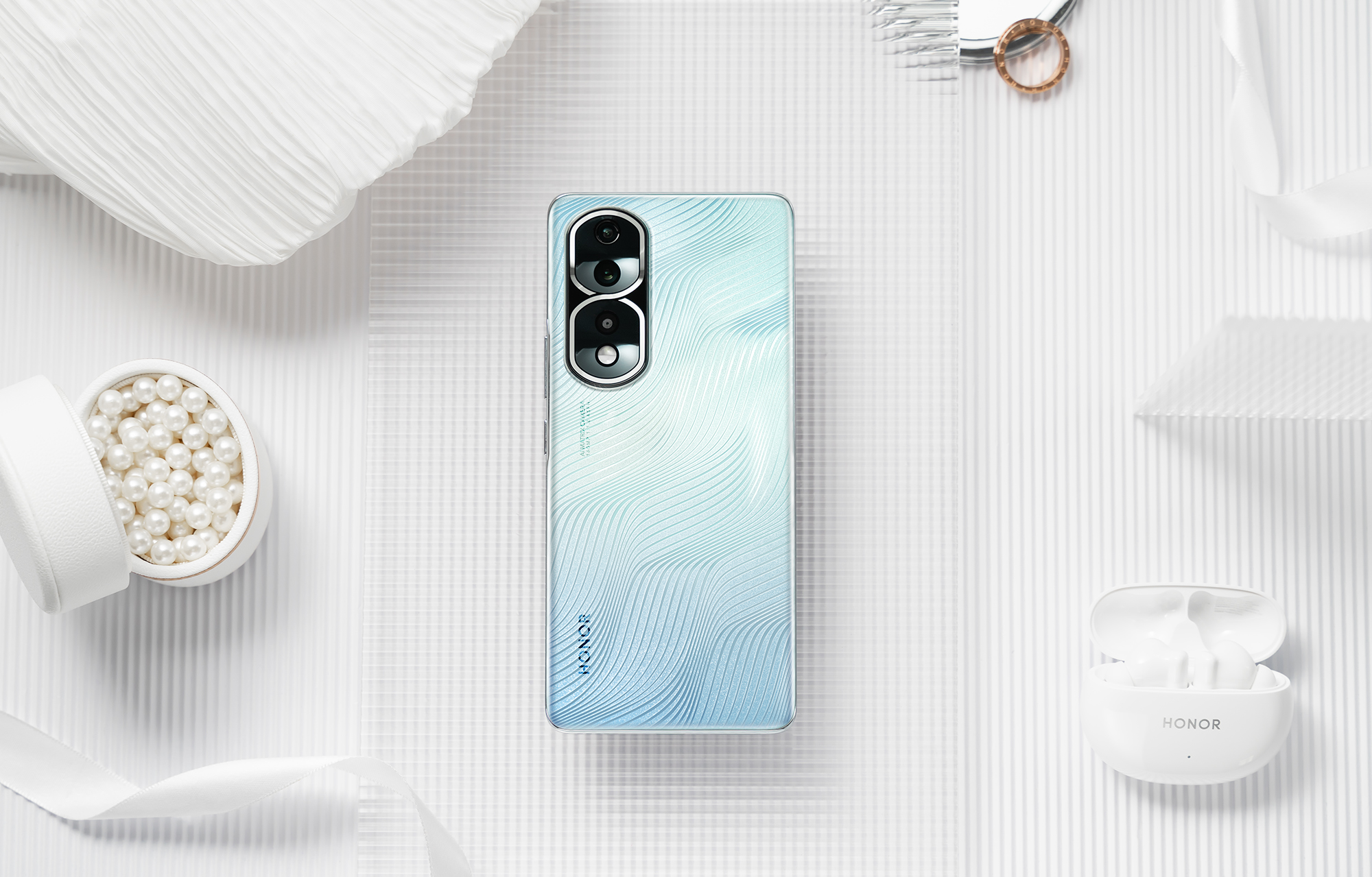 荣耀董事长吴晖：荣耀已投入100亿用于AI研发