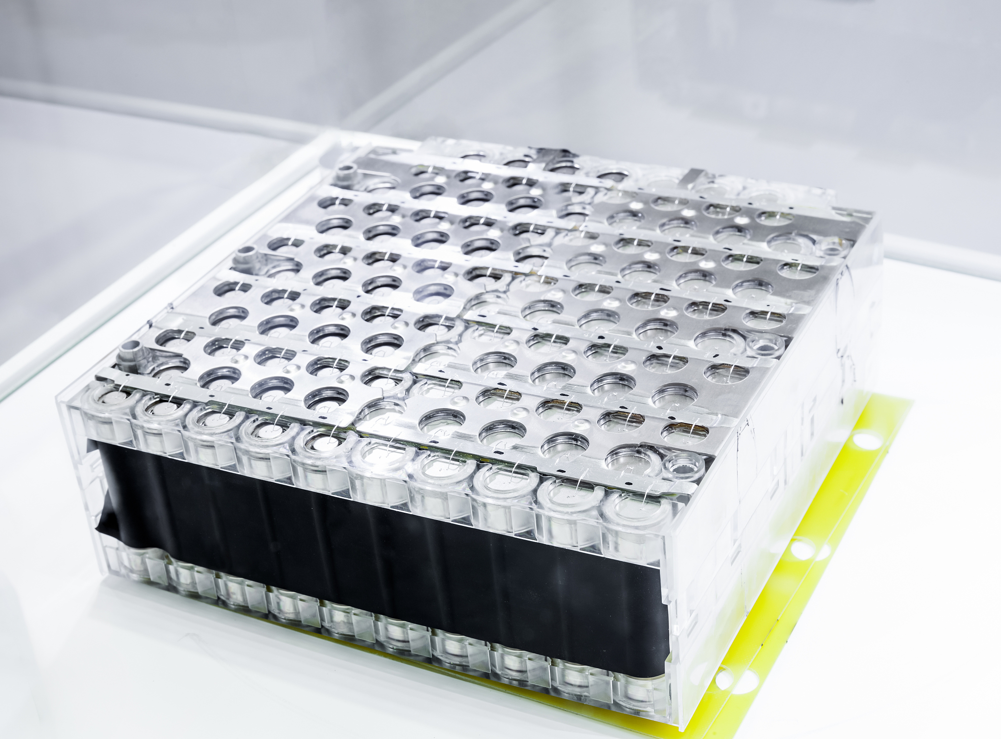 孚能科技：公司向上海时的独家供应配套于其核心机型的第二代半固态eVTOL电池，目前进展顺利