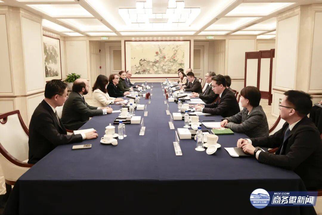 商务部国际贸易谈判代表兼副部长李成钢会见韩国产业通商部通商交涉本部长吕翰九