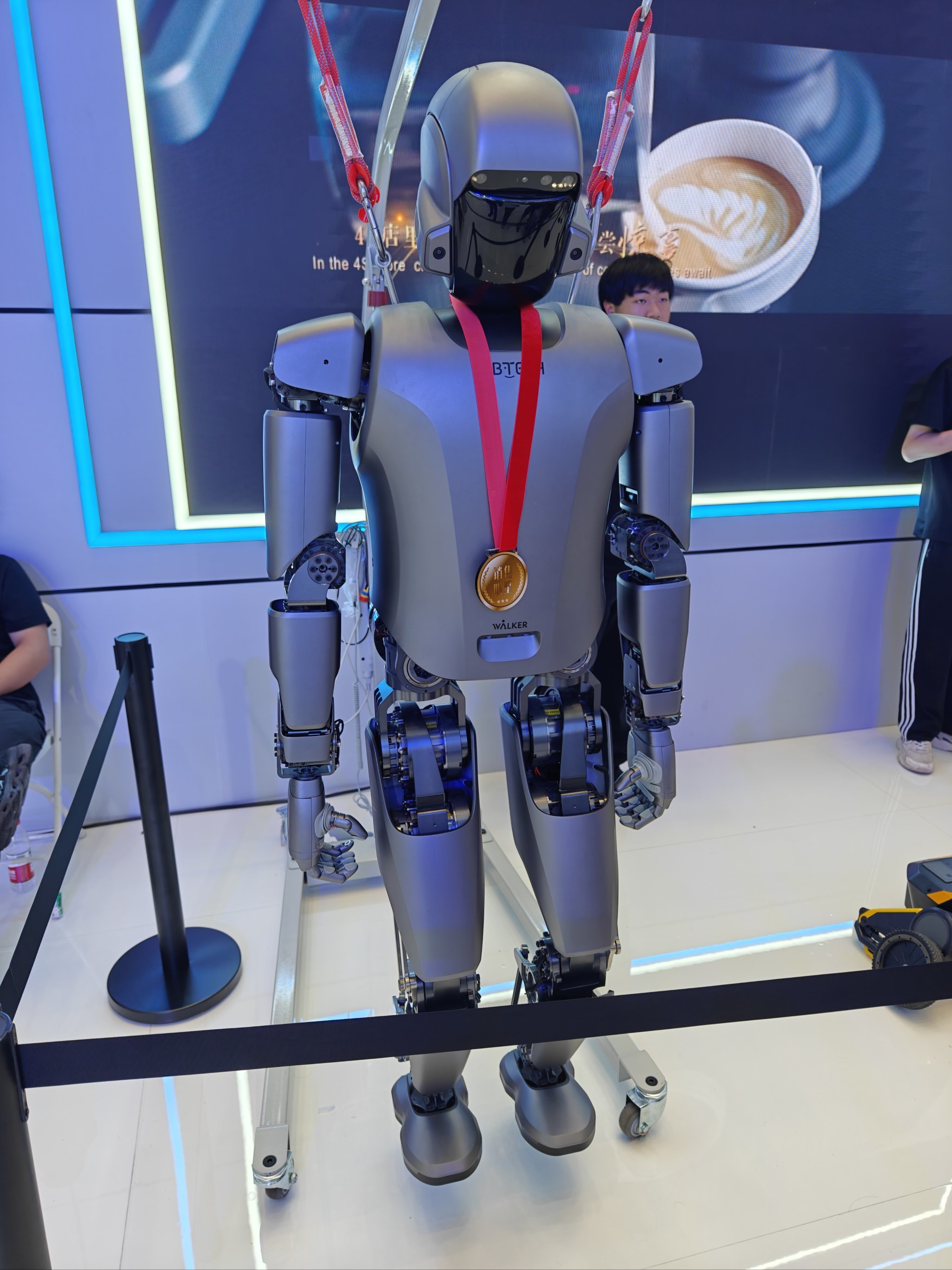 拥有“如意行”驾乘险，出行更顺畅！,人保护你周全_2025年人工智能与机器学习行业：现状洞察、前景展望与趋势研判