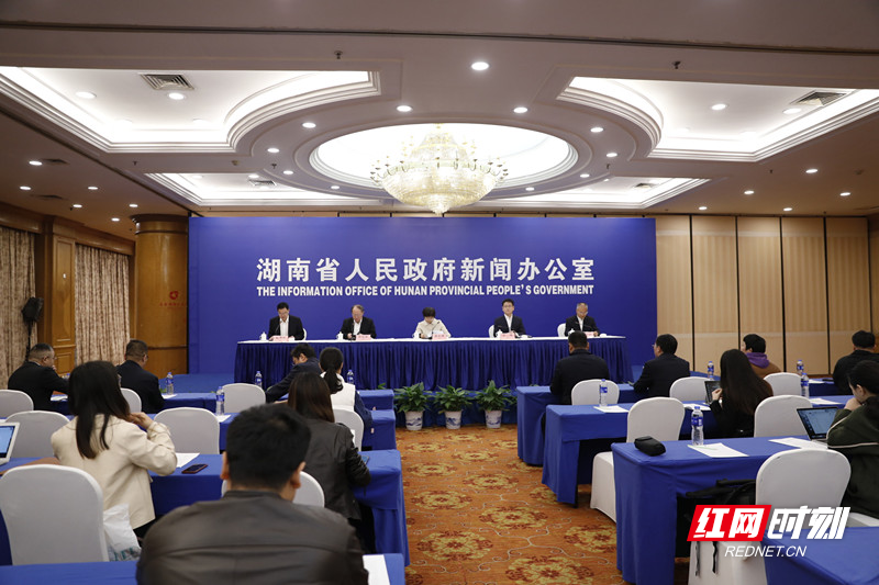 伯克希尔净利暴增120% 2.7万亿现金创纪录