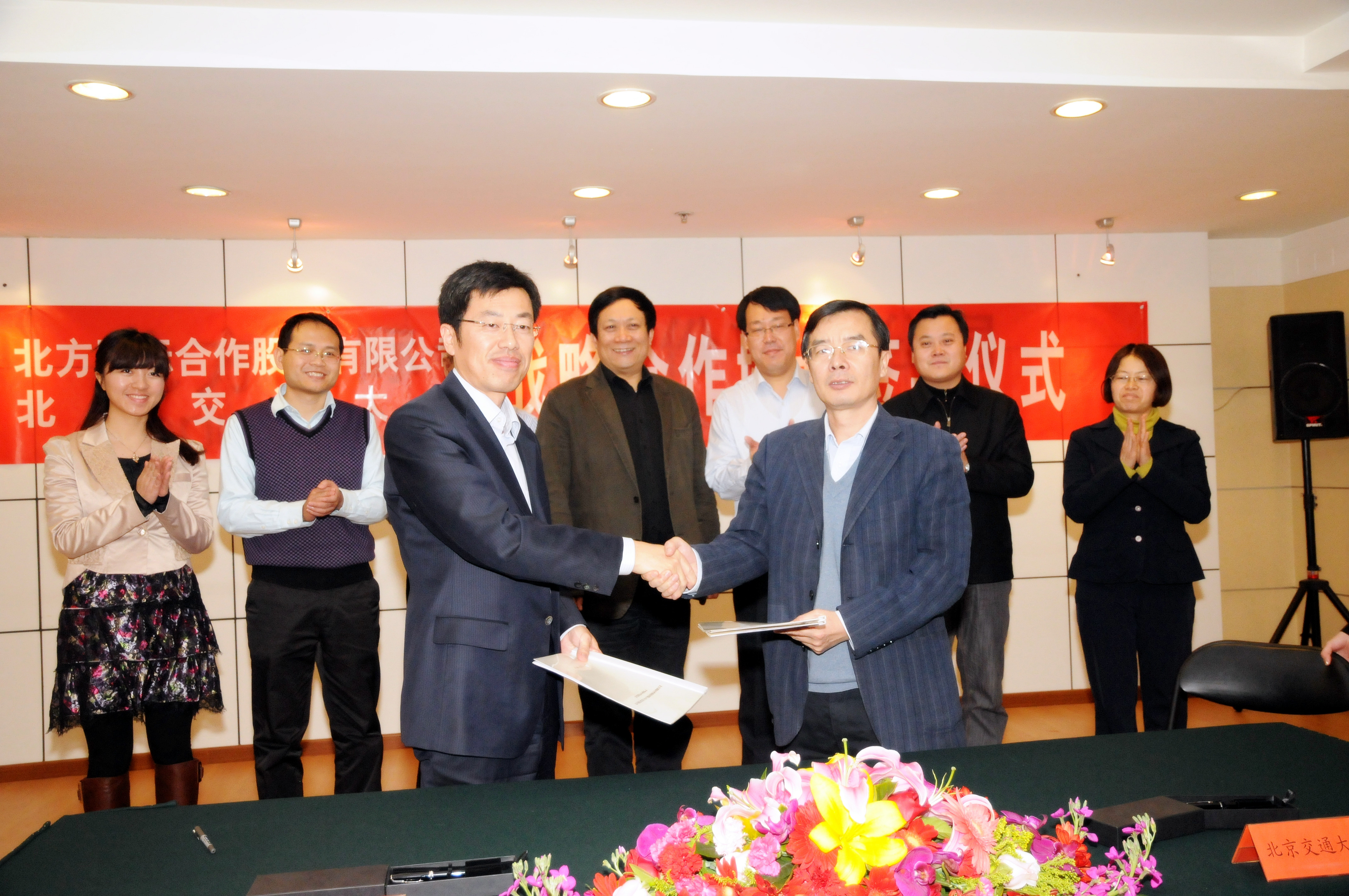 北方国际：公司从事国际工程承包业务，有部分海外工程包含相关的对外劳务服务