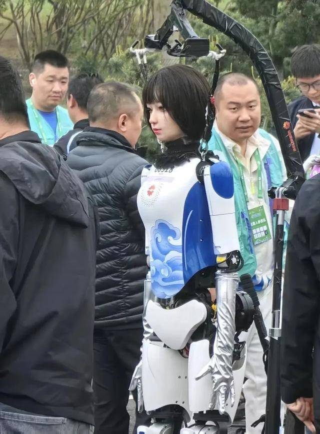 6月5日中超控股涨停：人形机器人，石墨烯，机器人概念热股